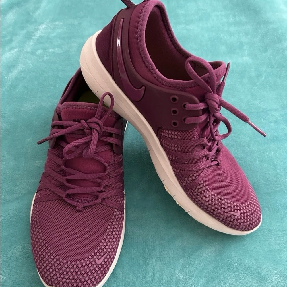 Nike Free Women’s Wine Color Training Athletic Shoes Size 9